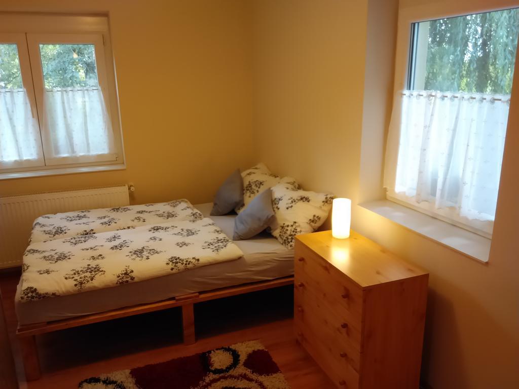 Bloomyapartment 鲍洛通费尼韦什 外观 照片