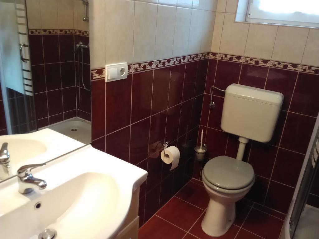 Bloomyapartment 鲍洛通费尼韦什 外观 照片